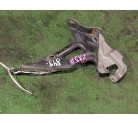 Кронштейн капота