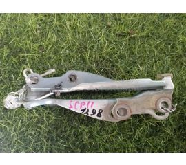 Кронштейн капота