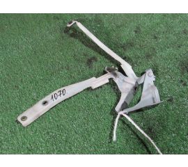 Кронштейн капота