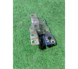 Кронштейн капота