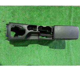 Бардачок между сиденьями