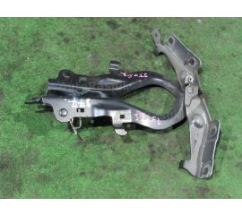 Кронштейн капота