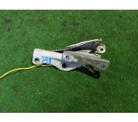 Кронштейн капота