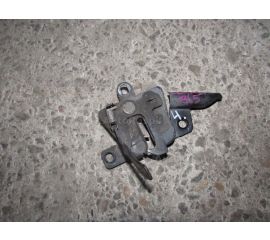 Замок капота