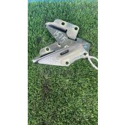 Кронштейн капота Nissan ELGRAND APWE50 VQ35DE