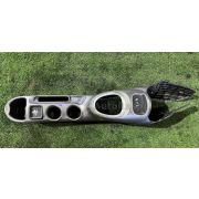 Бардачок между сиденьями Nissan JUKE YF15 HR15DE