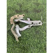 Кронштейн капота Toyota NADIA SXN10 3SFSE