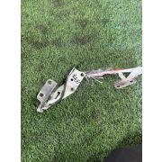 Кронштейн капота Nissan LIBERTY RM12 QR20DE