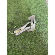 Кронштейн капота Nissan TIIDA С11 HR15DE