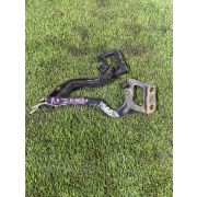 Кронштейн капота Toyota PRIUS ZVW30 2ZRFXE