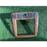 Консоль магнитофона Nissan LIBERTY RM12 QR20DE