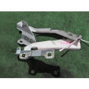 Кронштейн капота Nissan SERENA CC25 MR20DE