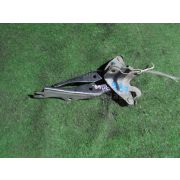 Кронштейн капота Mazda DEMIO DY5W ZYVE