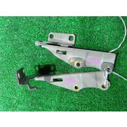 Кронштейн капота Nissan PRIMERA HP11 SR20DE